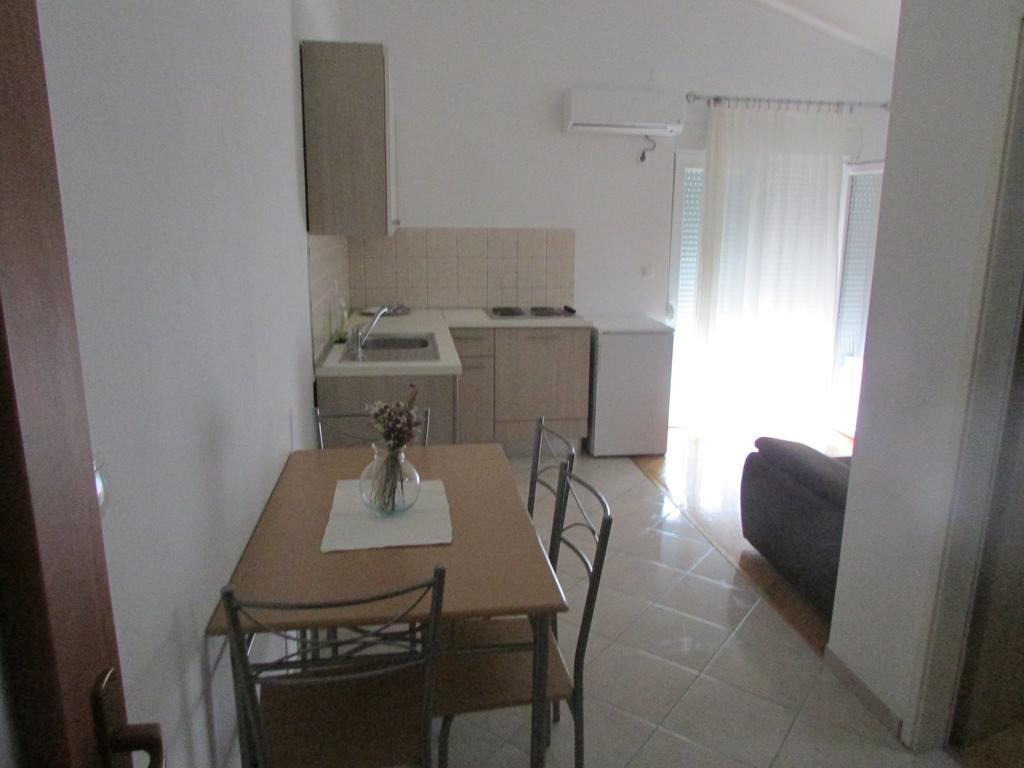 Apartmani I Sobe Grga Starigrad Paklenica Phòng bức ảnh