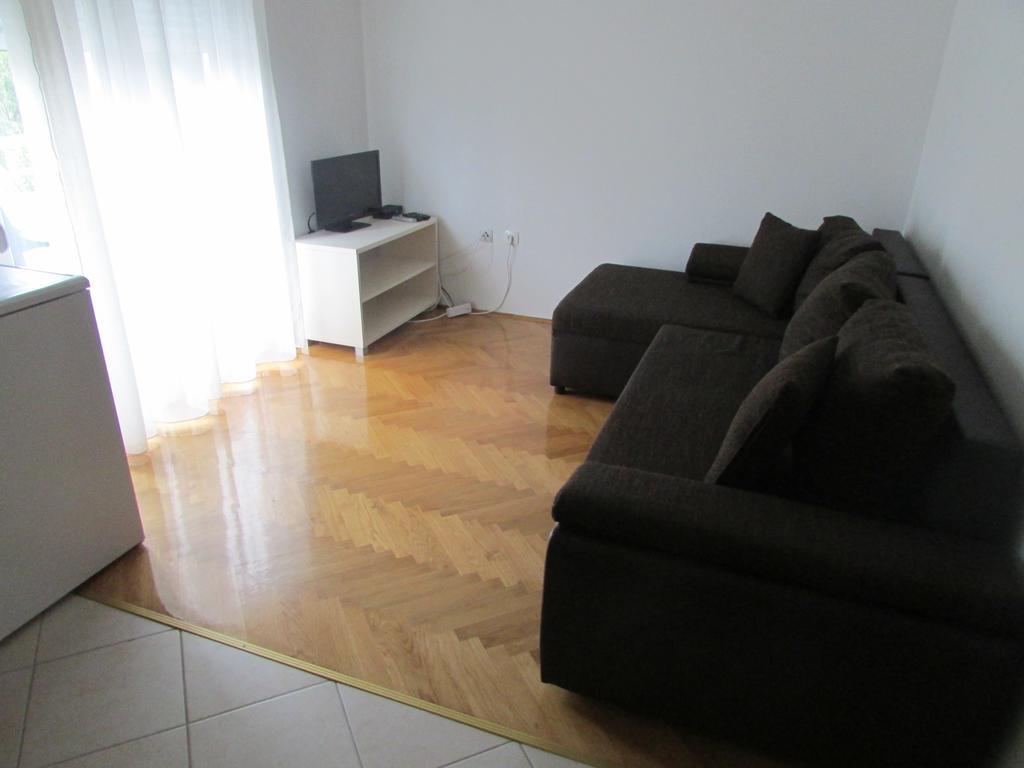 Apartmani I Sobe Grga Starigrad Paklenica Phòng bức ảnh