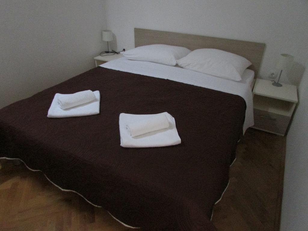 Apartmani I Sobe Grga Starigrad Paklenica Phòng bức ảnh