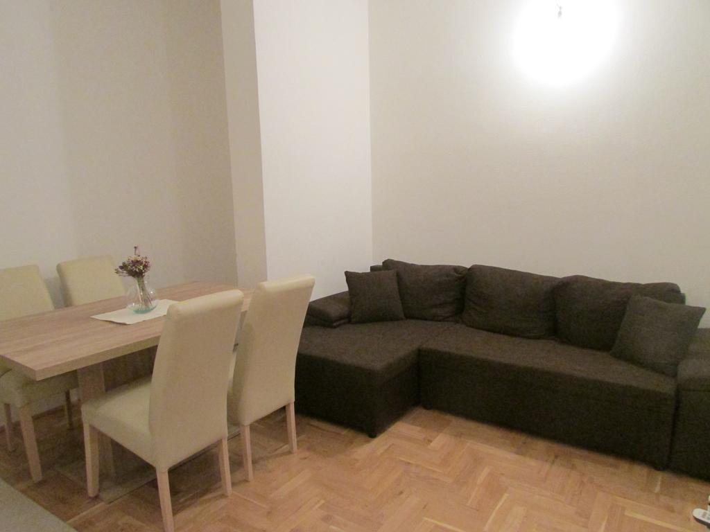 Apartmani I Sobe Grga Starigrad Paklenica Phòng bức ảnh