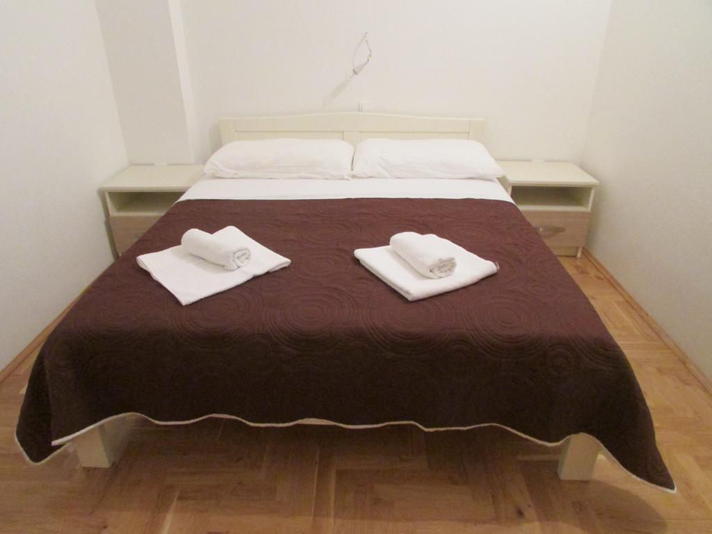 Apartmani I Sobe Grga Starigrad Paklenica Phòng bức ảnh